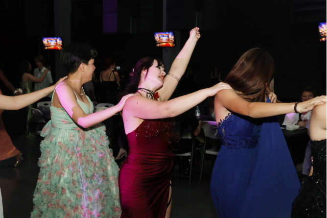 Students-dancing