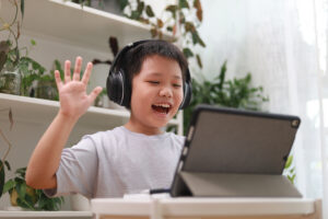 Student-raising-hand